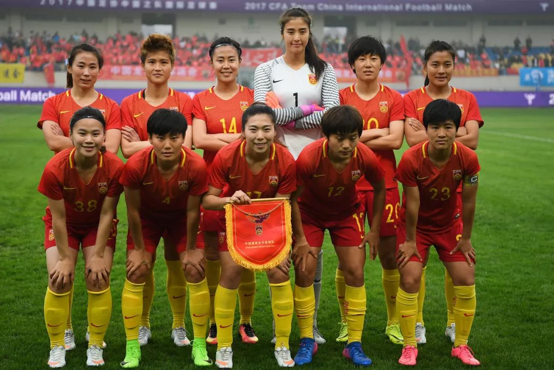  巴黎圣日耳曼女足三冠王，男足梯队受激励  